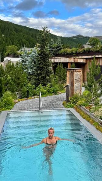 Piscina esterna di un centro benessere a Livigno